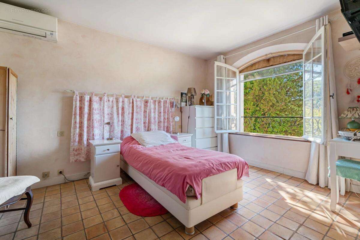 Maison à VALBONNE
