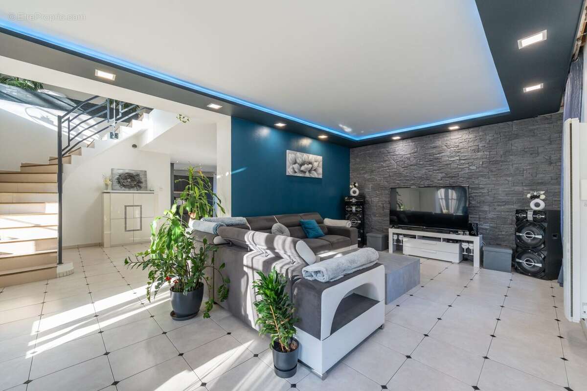 Maison à CHARMENTRAY