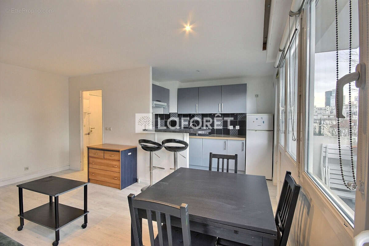 Appartement à COURBEVOIE