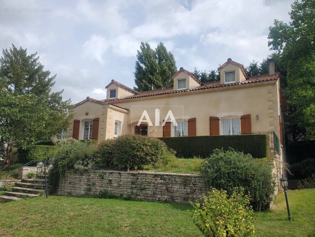 Maison à RUFFEC