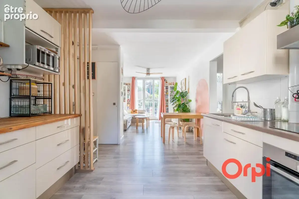 Photo Appartement à Charbonnieres-Les-Bains au prix de 265 000€