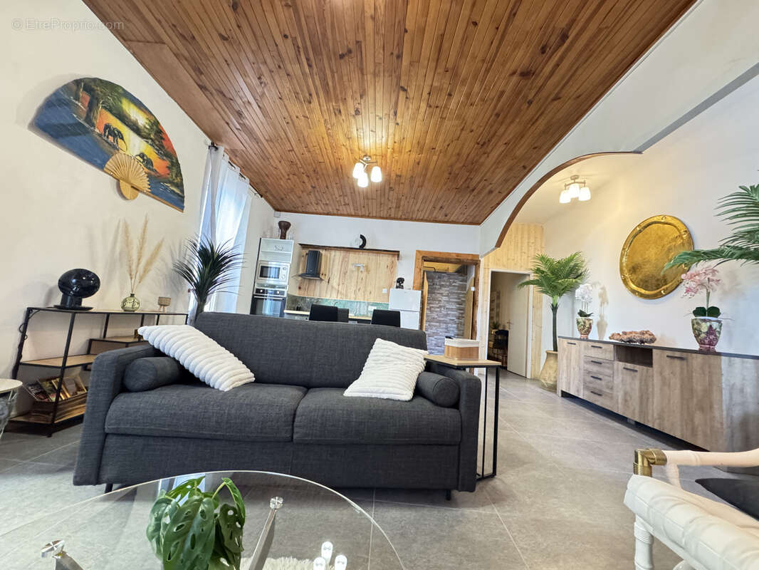 Appartement à LARAGNE-MONTEGLIN