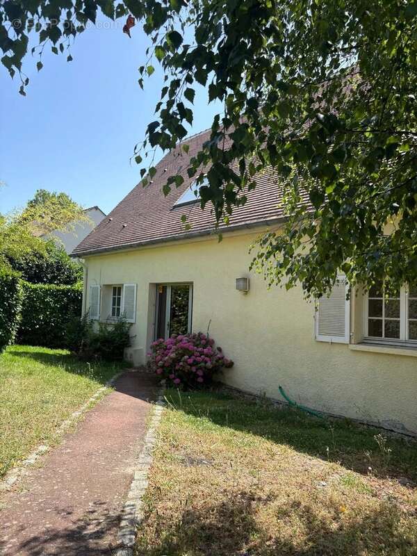 Maison à SAINT-NOM-LA-BRETECHE