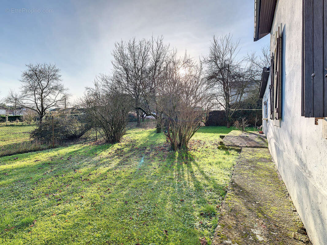 Maison à LES PAROCHES