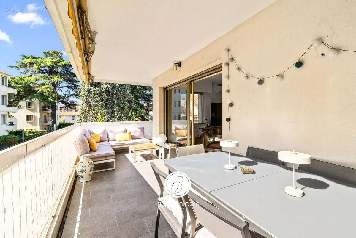 Nice // Chambrun : 4 pièces - Terrasse - Traversant - Garage - photo 9