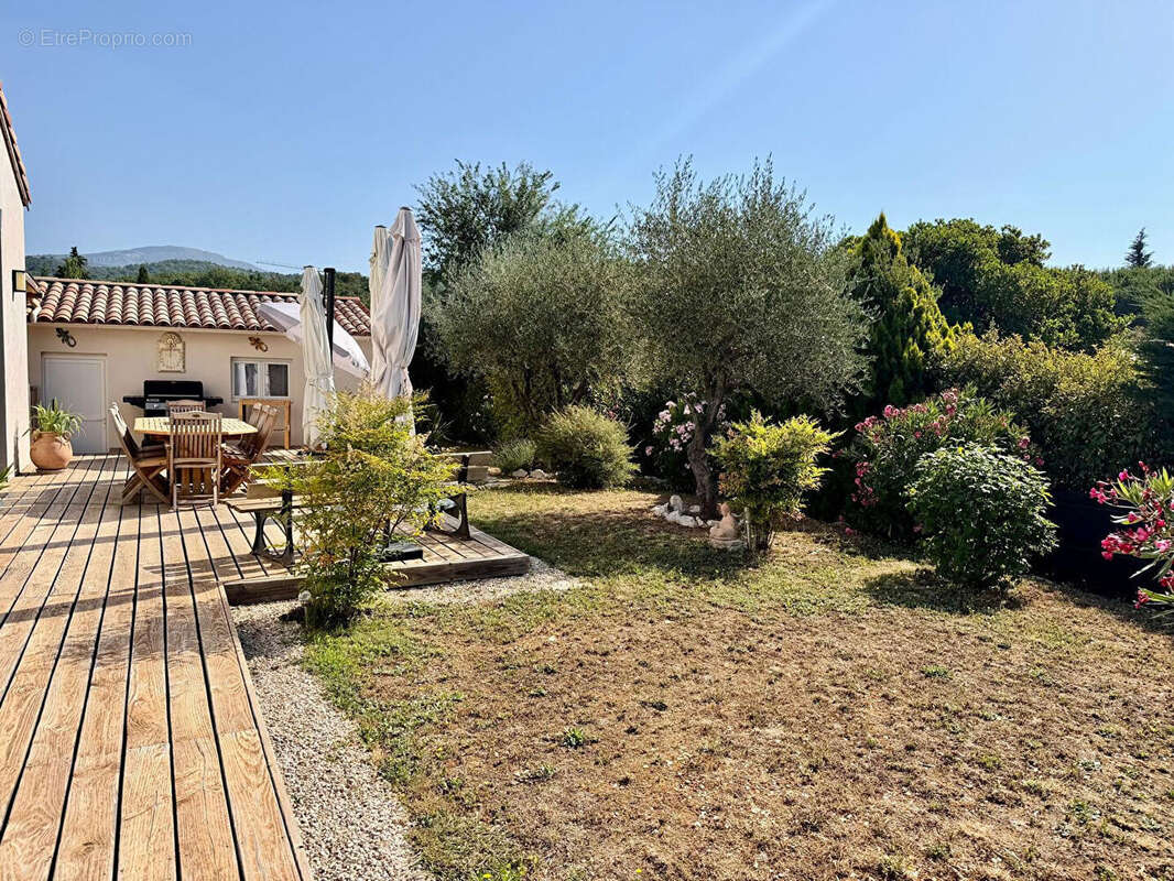 Maison à SAINT-CEZAIRE-SUR-SIAGNE