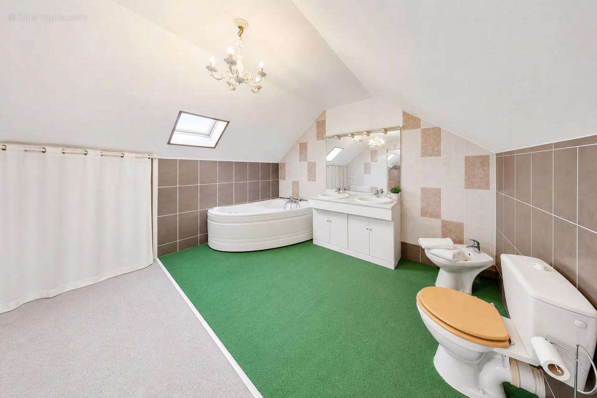 Maison de 6 pièces - 4 chambres de 155 m² à Chéroy - photo 20