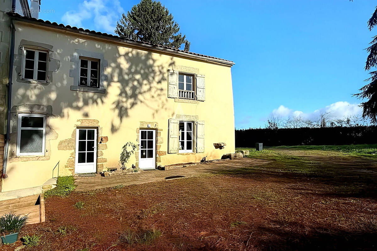 Maison à LA CAILLERE-SAINT-HILAIRE