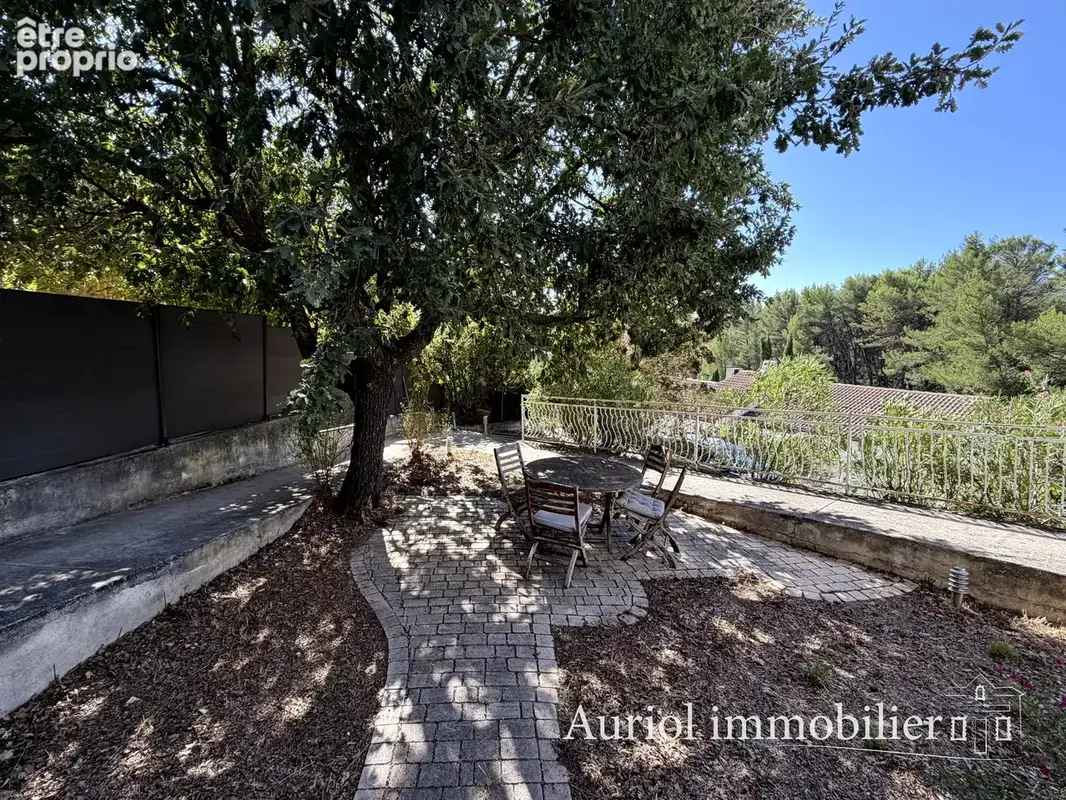 PEYPIN Villa 2 logements sur 3200 m2 terrain avec piscine et garage - photo 17