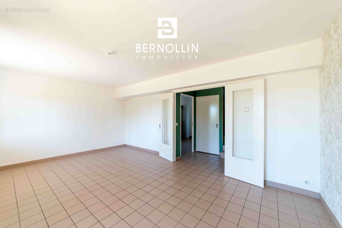 Maison 82 m2, 3 chambres et garage sur terrain de 540 m2 - MONTREVEL EN BRESSE CENTRE - photo 6