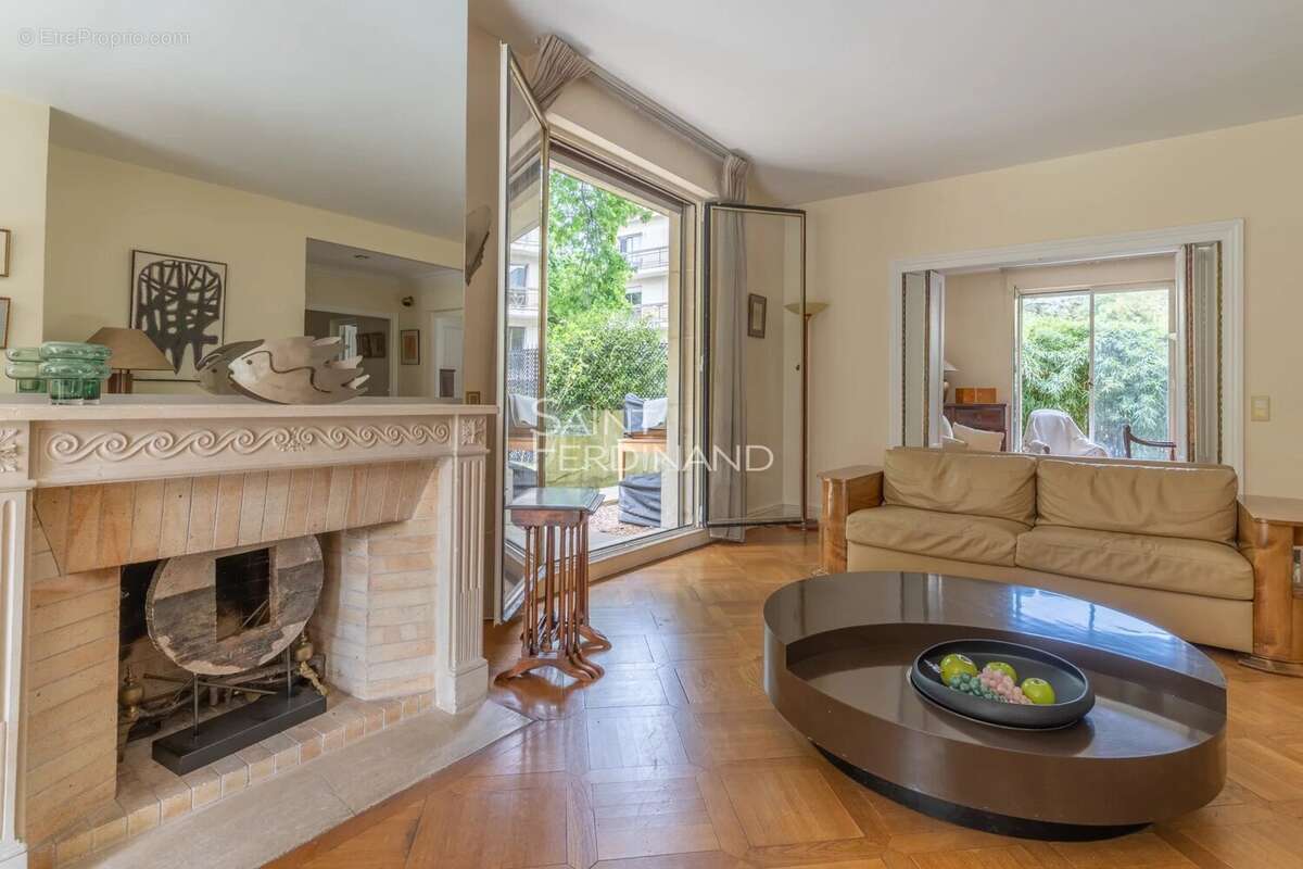 Appartement à NEUILLY-SUR-SEINE