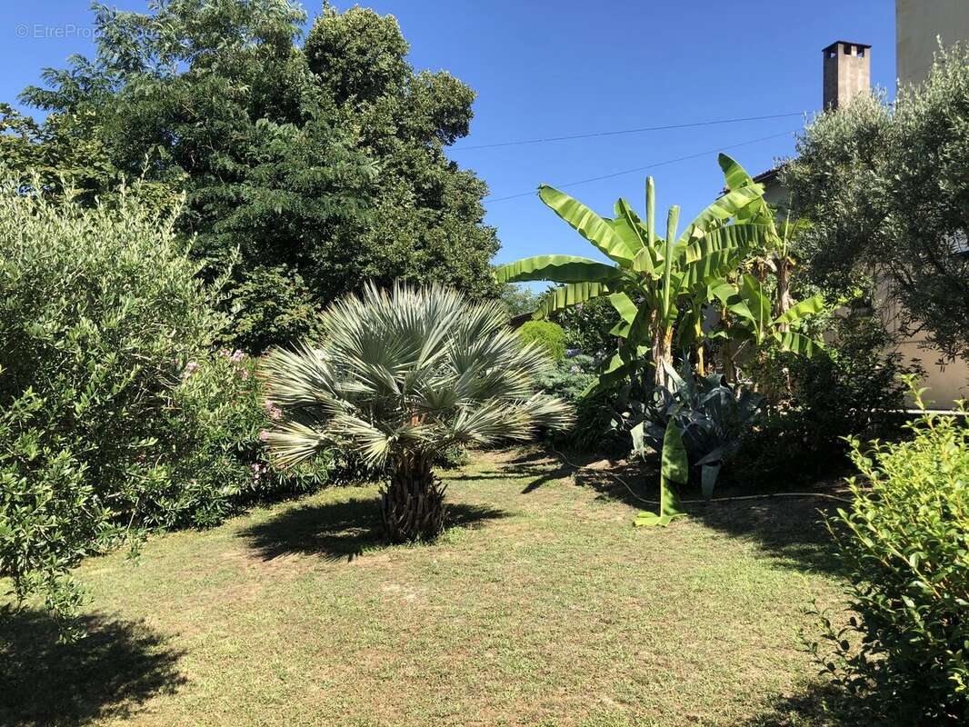 À 1h de Bordeaux – Demeure de caractère avec piscine, dépendances, terrain de pétanque et potentiel d'aménagement indépendant - photo 16