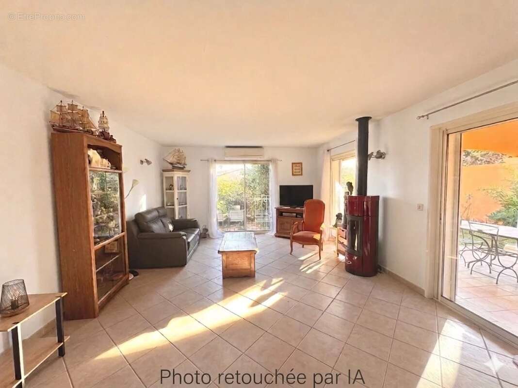 Maison à SAINT-CYR-SUR-MER