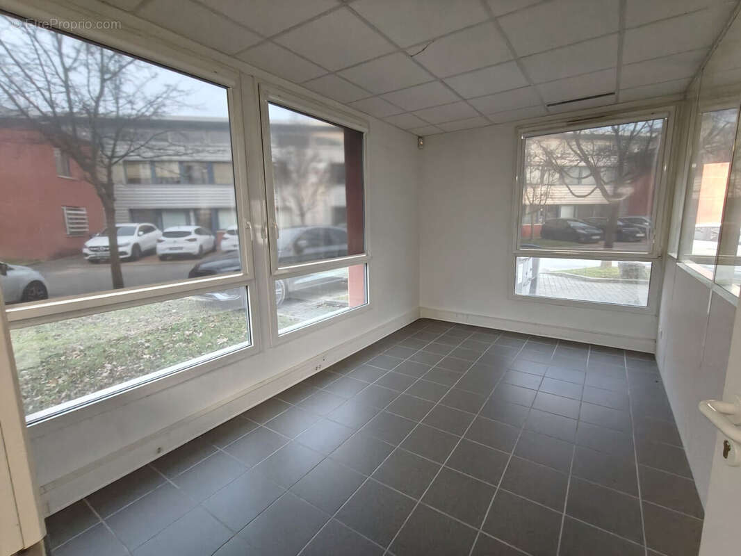 Commerce 120 m² à Brignais  - photo 2