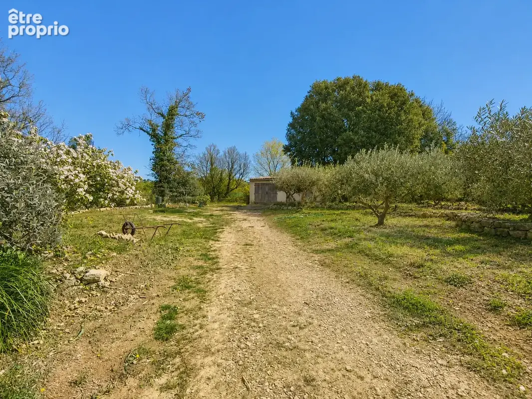 Flassans-sur-issole   terrain plein sud • 895 m2 • au calme - photo 5