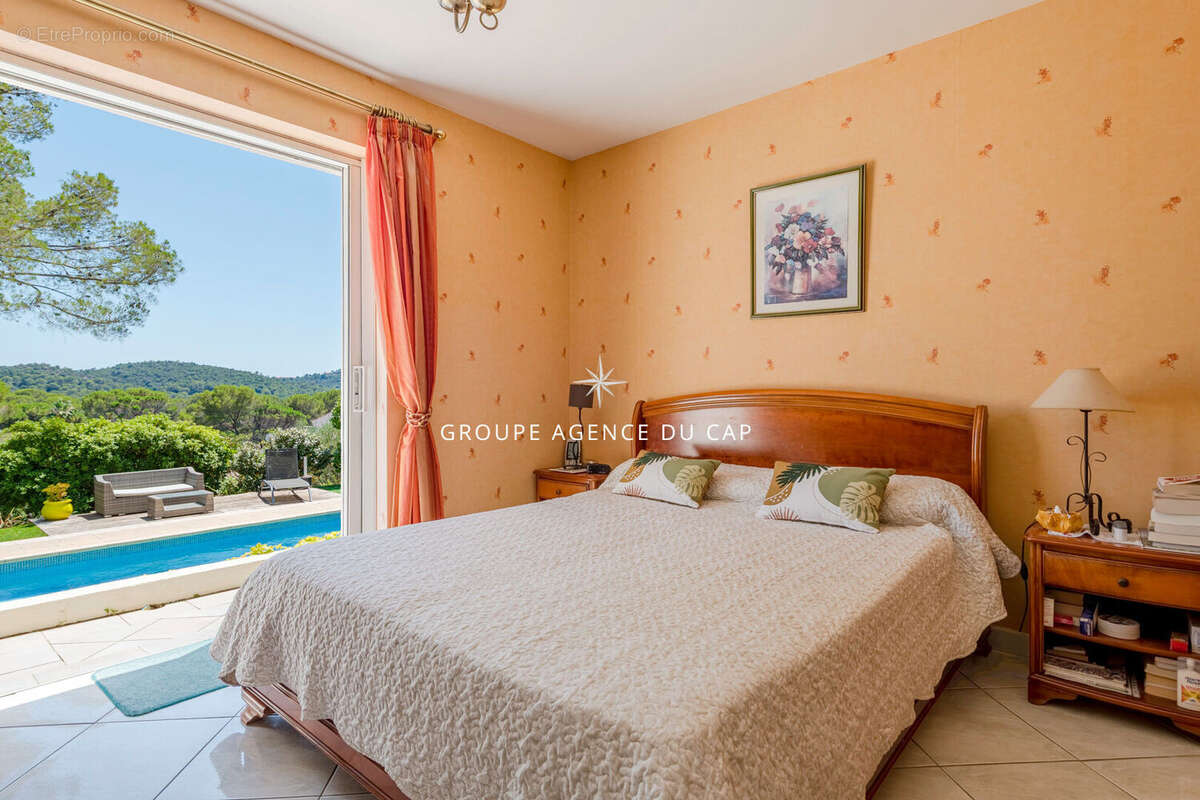 Coeur des golfs Villa 6 pièces avec vue dégagée, piscine et garage - photo 13