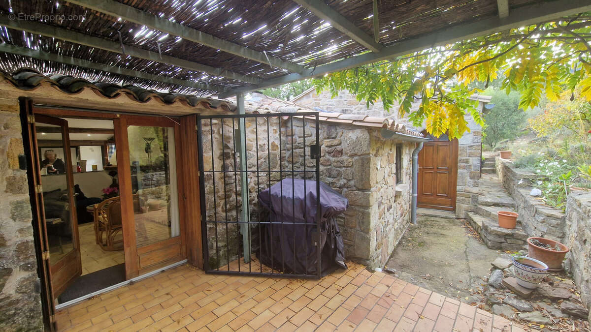 Maison à SAINT-PRIVAT