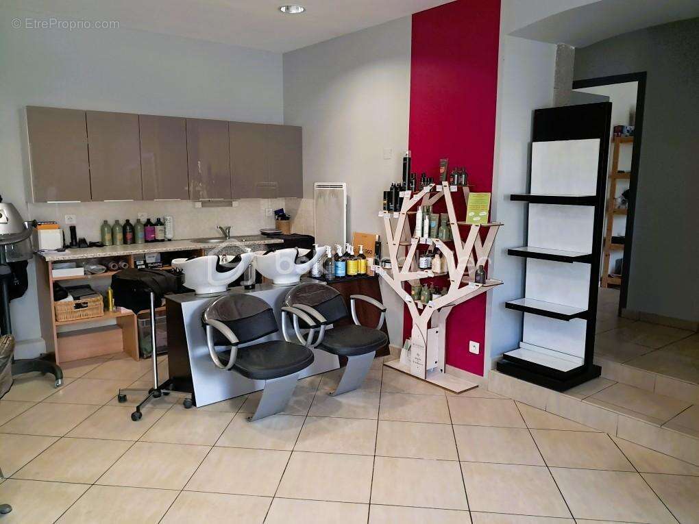  salon de coiffure à vendre – sans concurrence – proche dol-de-bretagne –  - photo 3