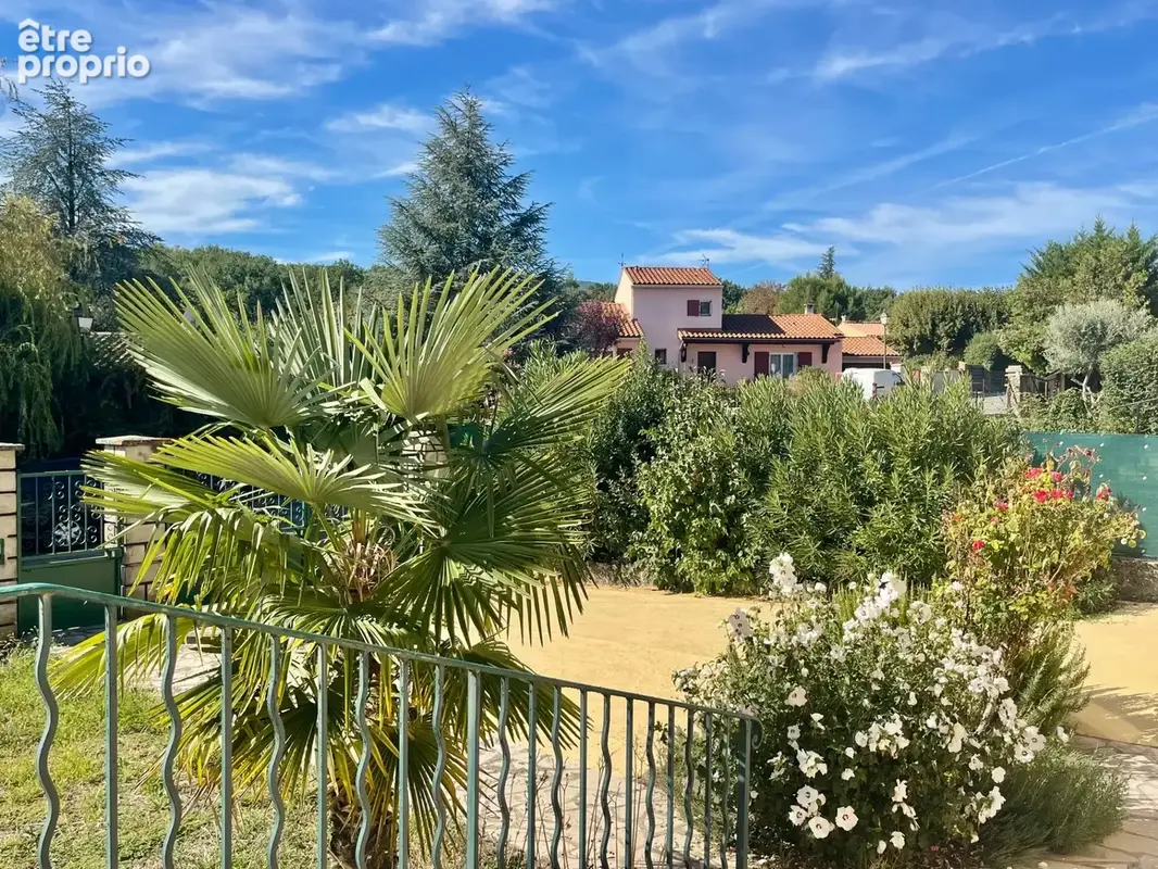 Céreste (04)  Villa de plain-pied 128 m², 4 chambres, garage et terrain 840 m² - photo 3