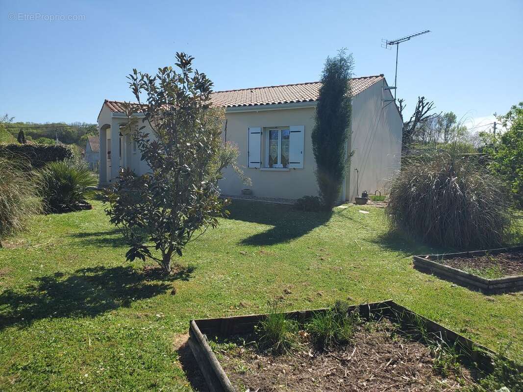 Maison à CHAMPNIERS