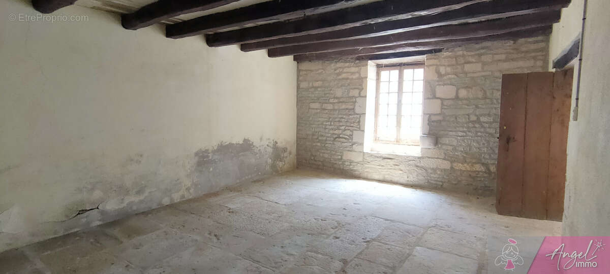 Maison de village de 159 m2 - 3 chambres - cave voutée et garage - photo 12