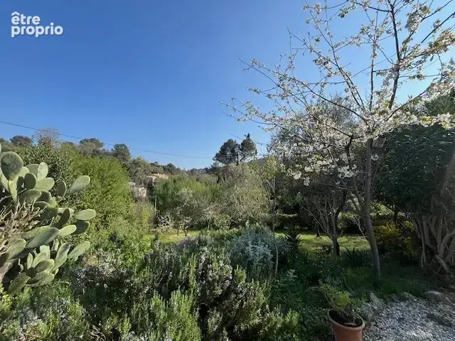 Terrain à BIOT