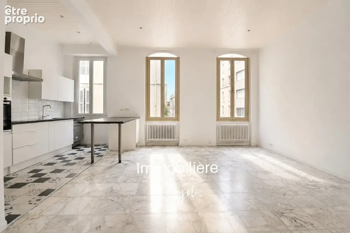 Marseille 6e   Préfecture   T3 rénové de 72 m2 avec patio - photo 3