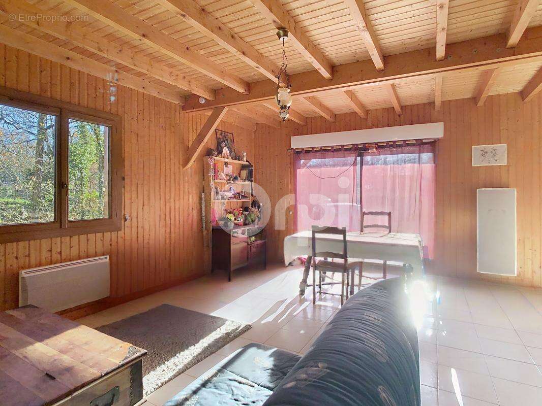 Maison à TERRASSON-LAVILLEDIEU