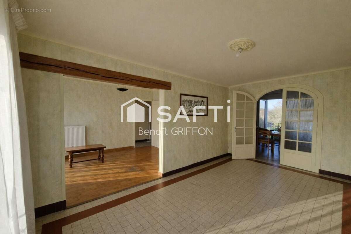 Photo 2 - Maison à LA ROMAGNE