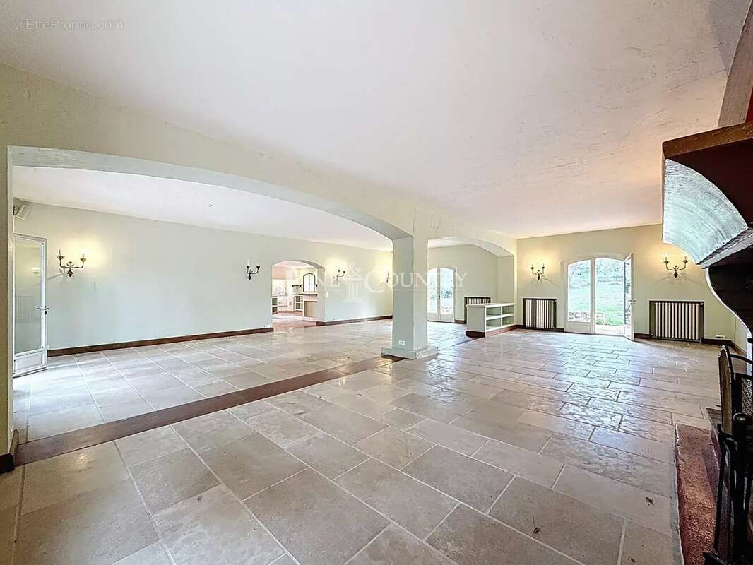 Maison à ROQUEBRUNE-SUR-ARGENS