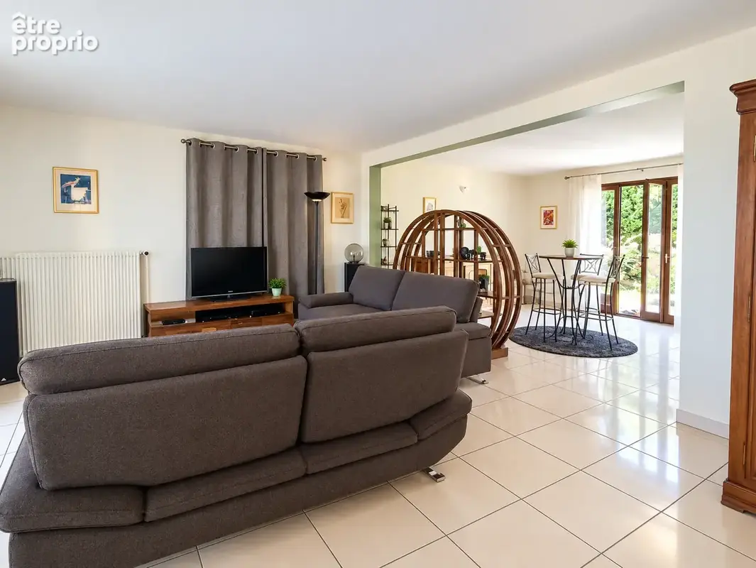Maison avec Piscine et garages - photo 6