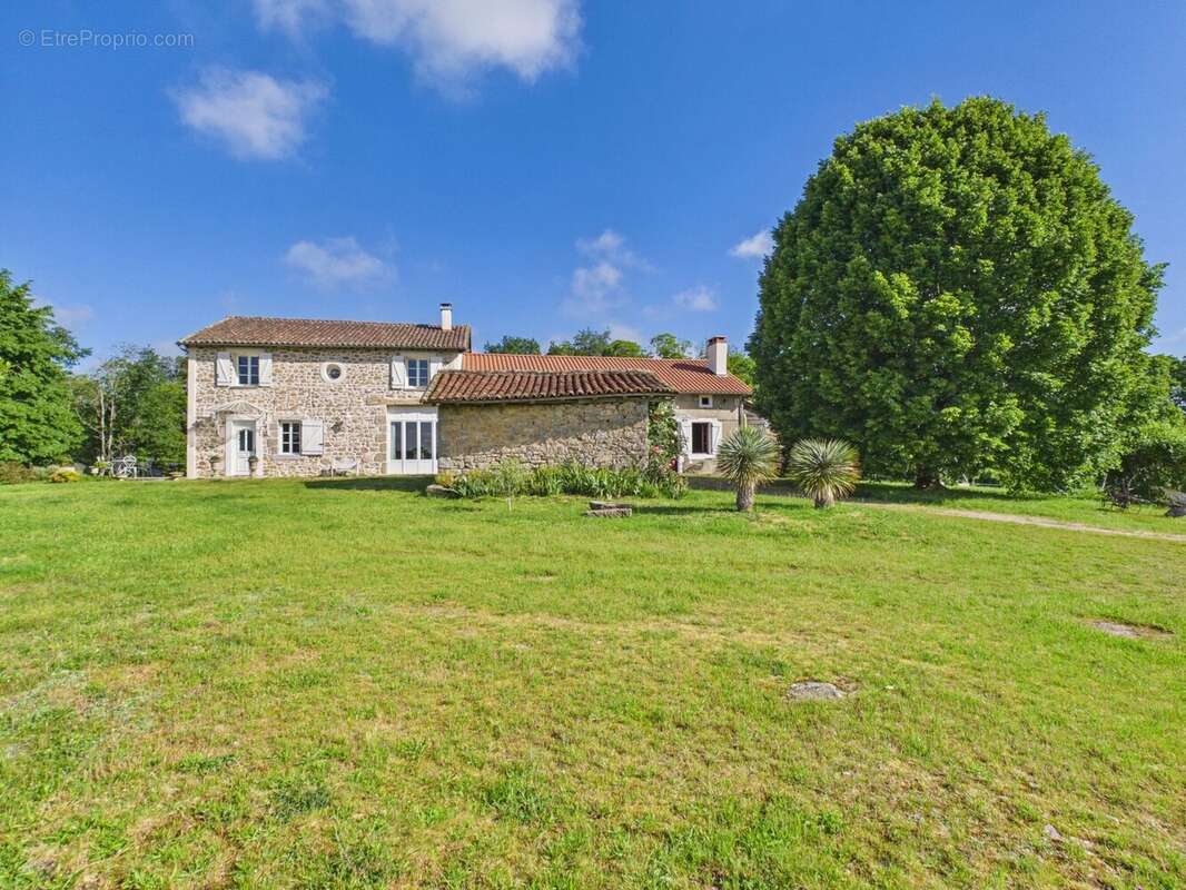 Maison à PIEGUT-PLUVIERS