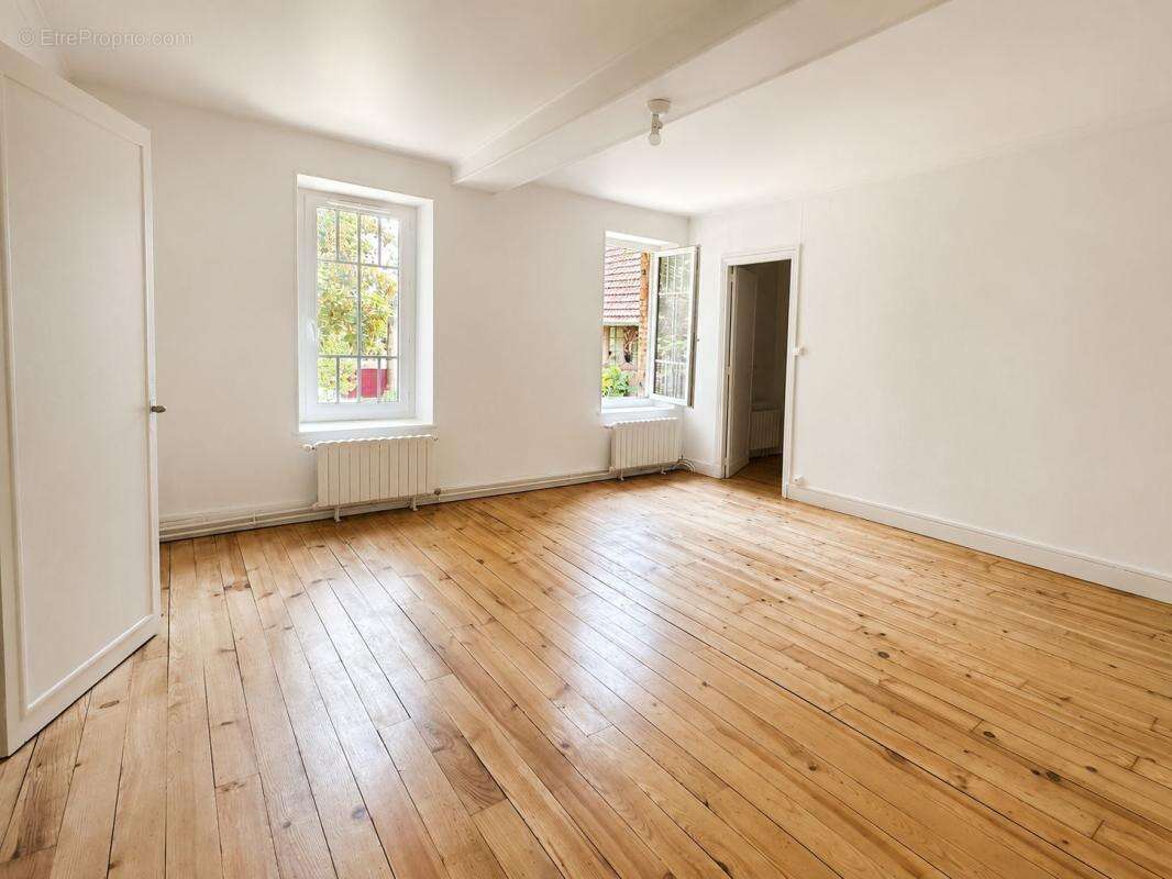 Au cœur d'Auneuil, superbe maison de caractère de 1722 entièrement rénovée – Charme de l'ancien & confort moderne - photo 4