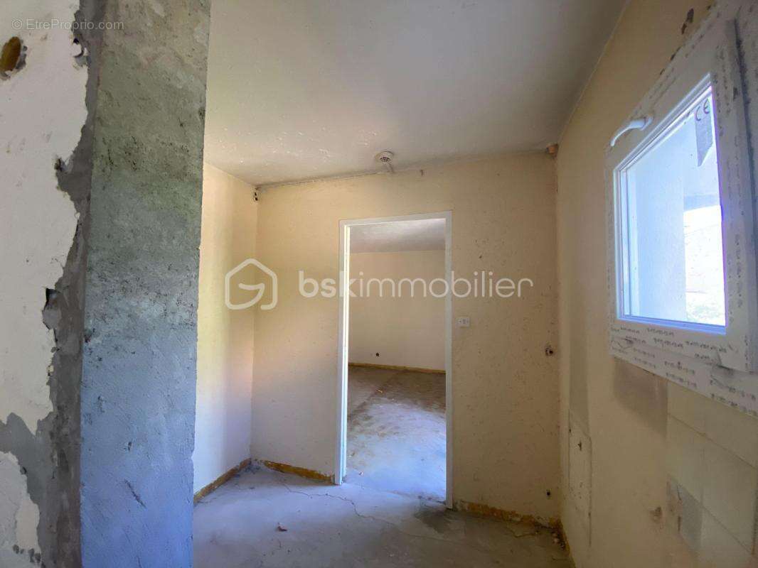 SAINT-CHRISTOL ((84) -  Créez votre T2 sur mesure ! Plateau sous forme d'appartement de 68 m² env. situé au 1er étage avec ascen - photo 15