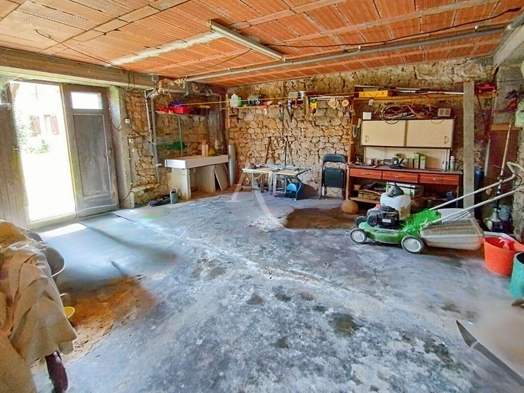 Maison à LES JUNIES