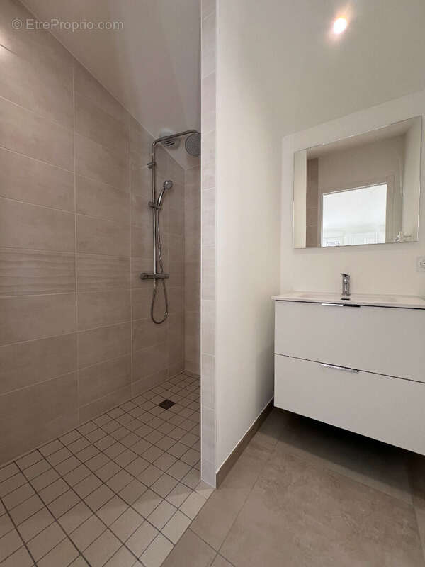 AIZENAY, maison en pierres 4 chbres entièrement rénovée + GRANGE - photo 10