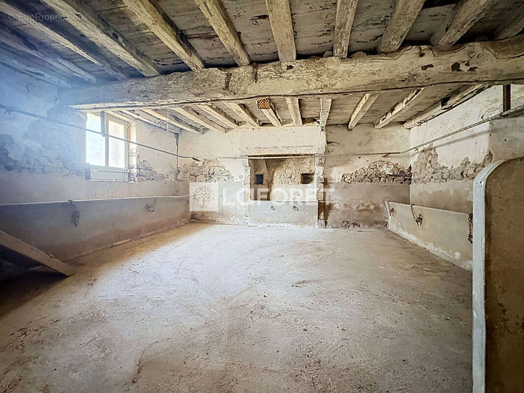 Maison à BAINS-SUR-OUST