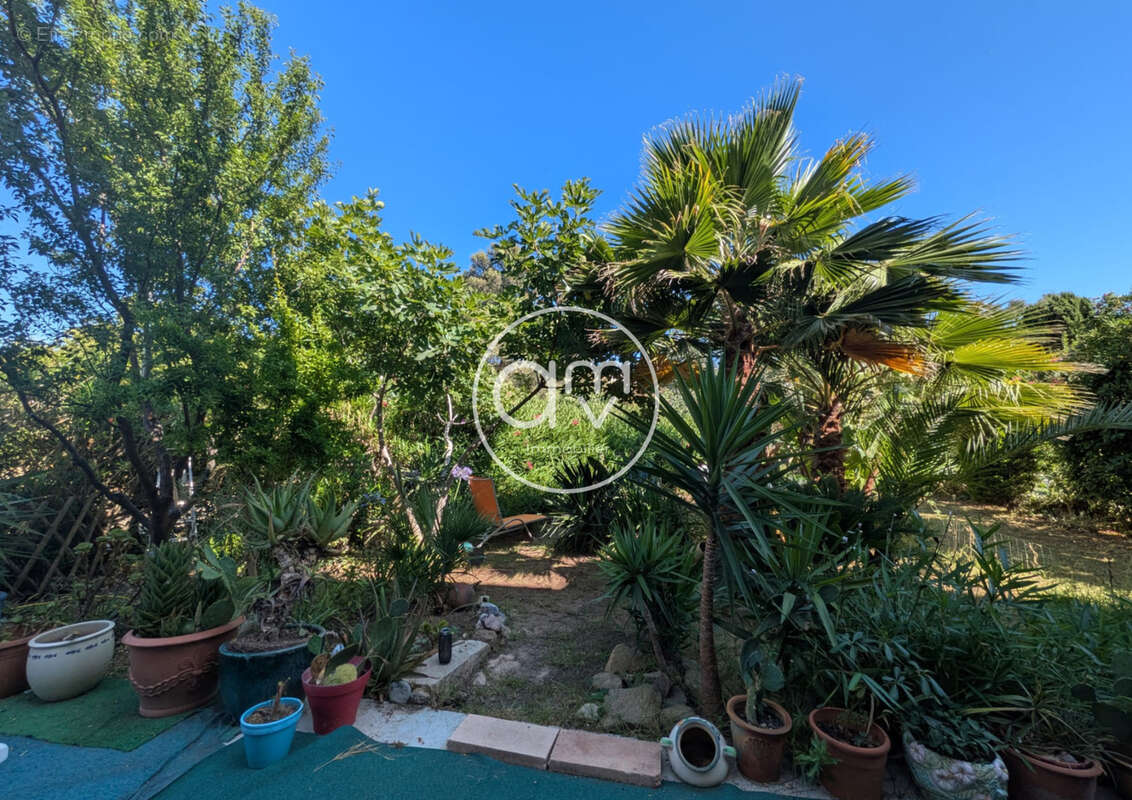 Appartement à LA LONDE-LES-MAURES