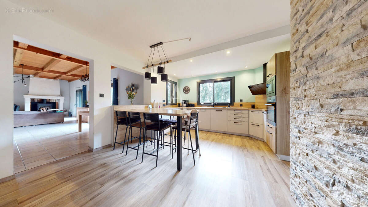 Maison à SAINT-SAUVANT