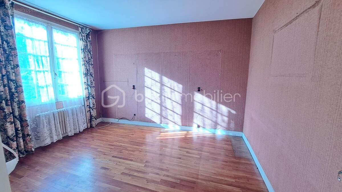 Maison à MANZAC-SUR-VERN