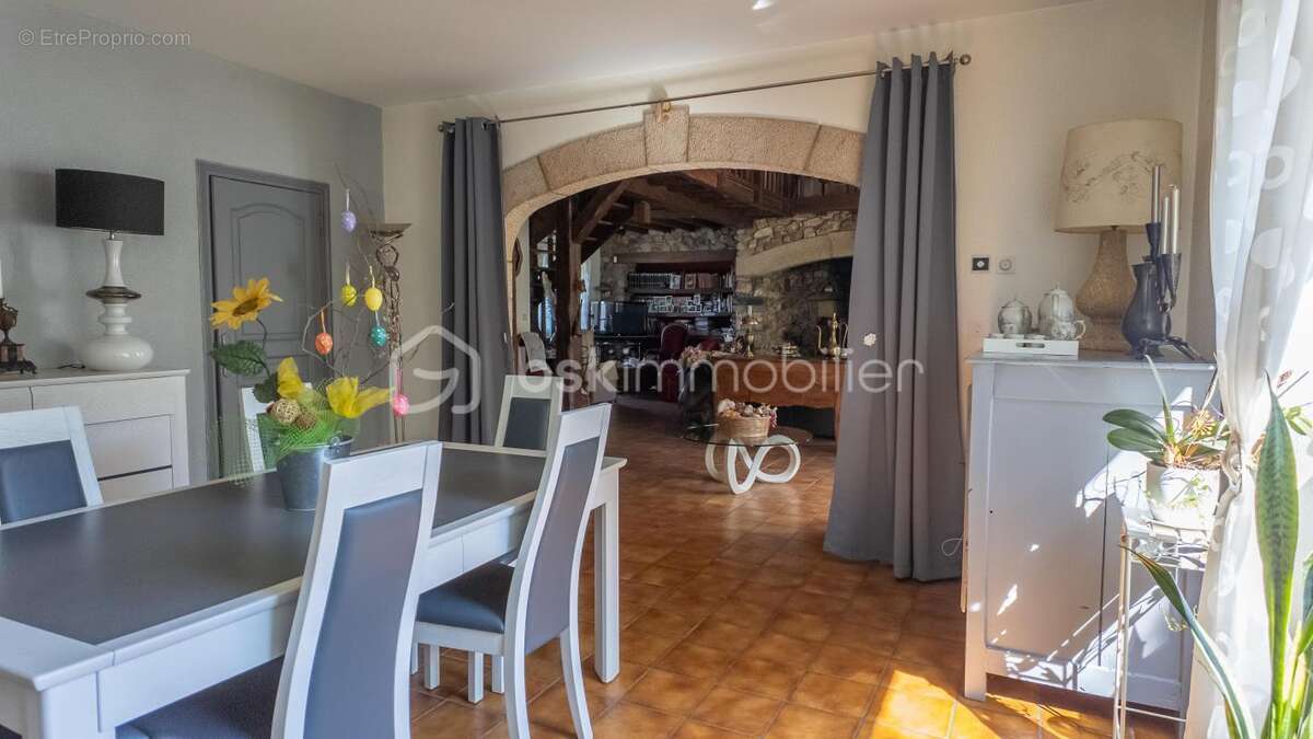 Joyau résidentiel à Fourchambault : Propriété familiale avec charme intemporel et élégance rustique de l’aménagement - photo 26