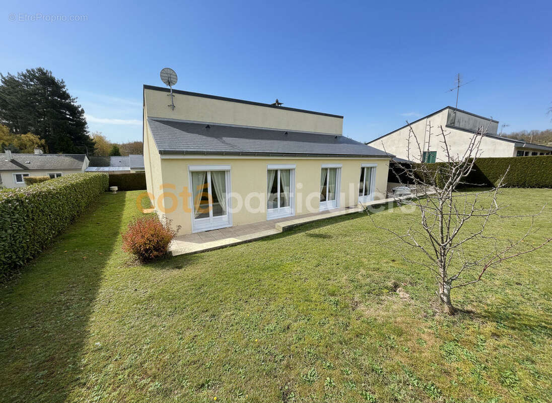 Maison à SAINT-SEBASTIEN-DE-MORSENT