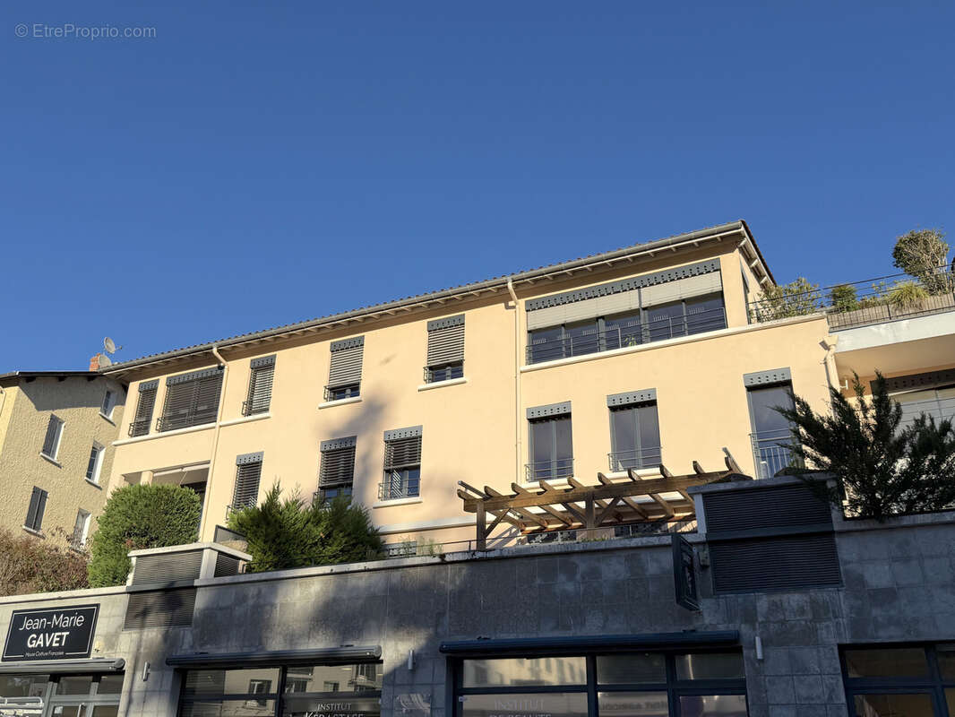 Appartement à CHARBONNIERES-LES-BAINS