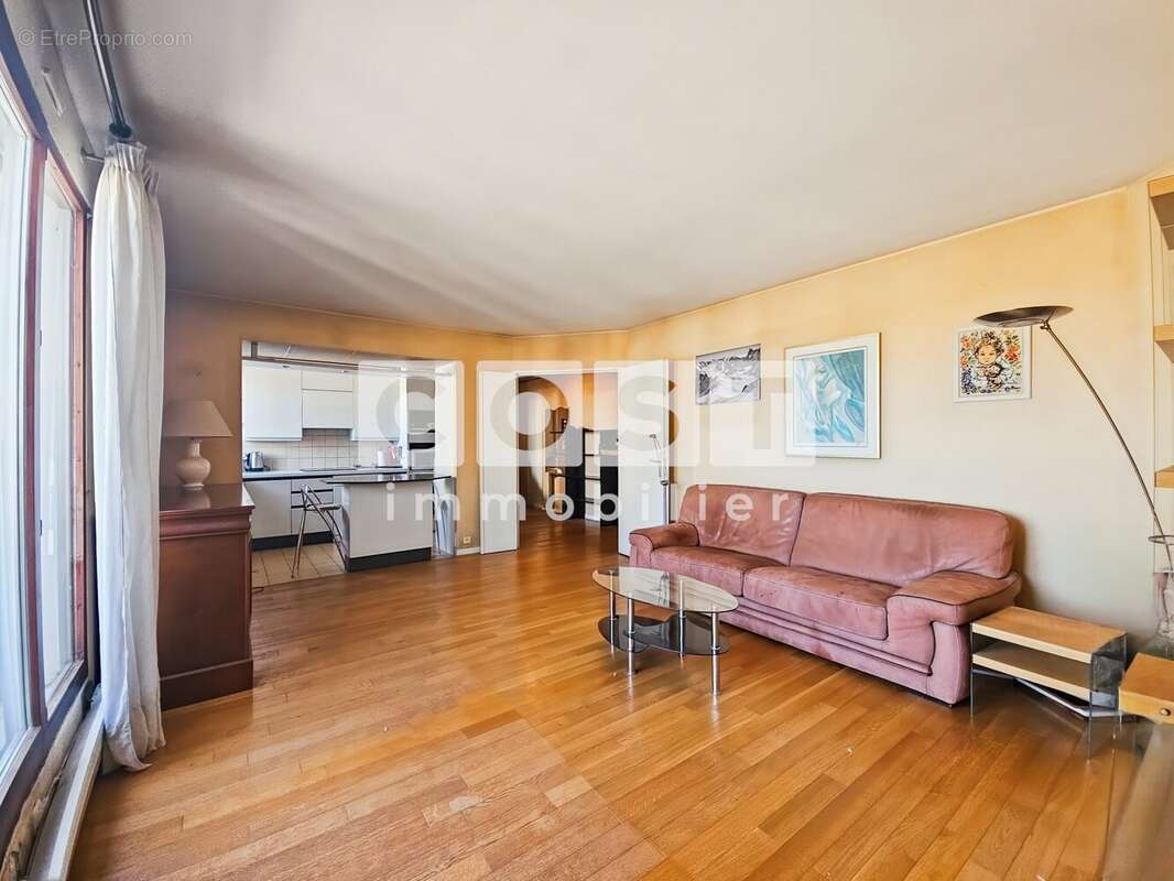 Appartement à COURBEVOIE
