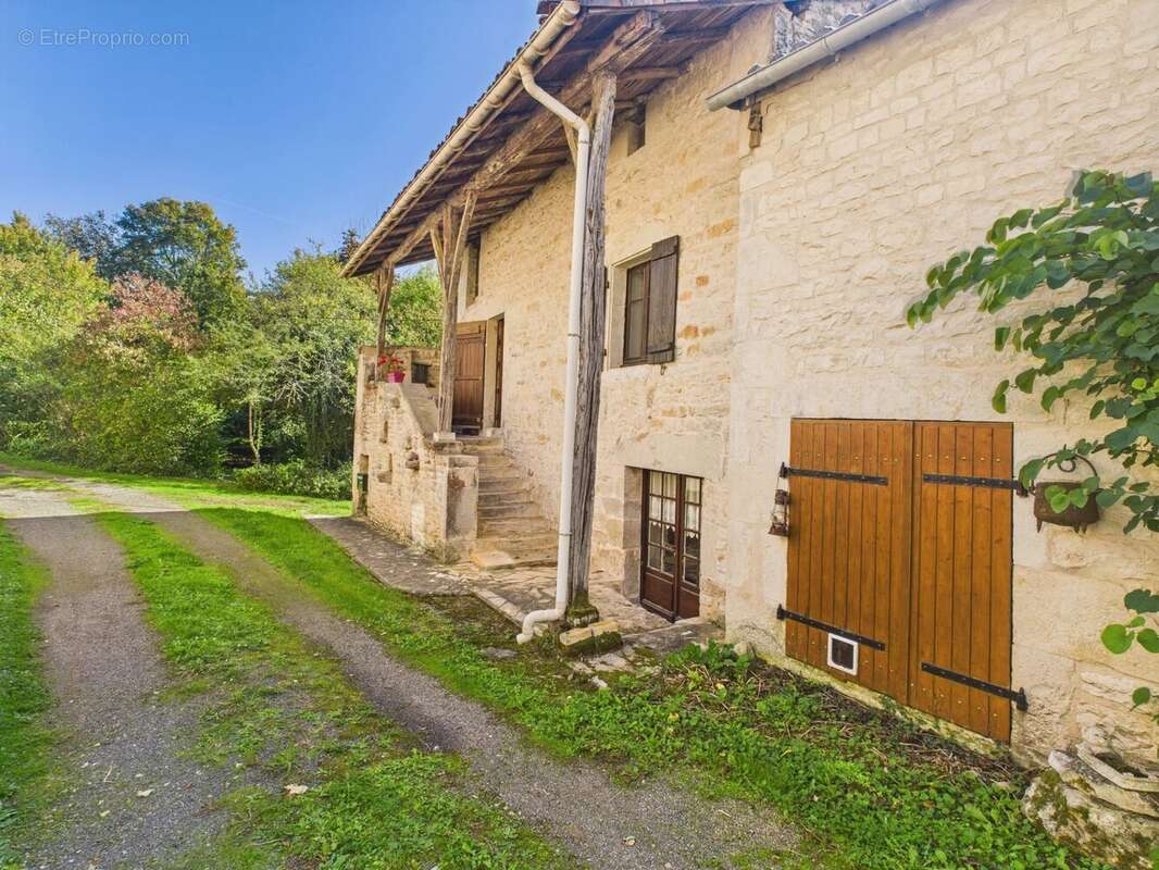 Maison à NANTEUIL-EN-VALLEE