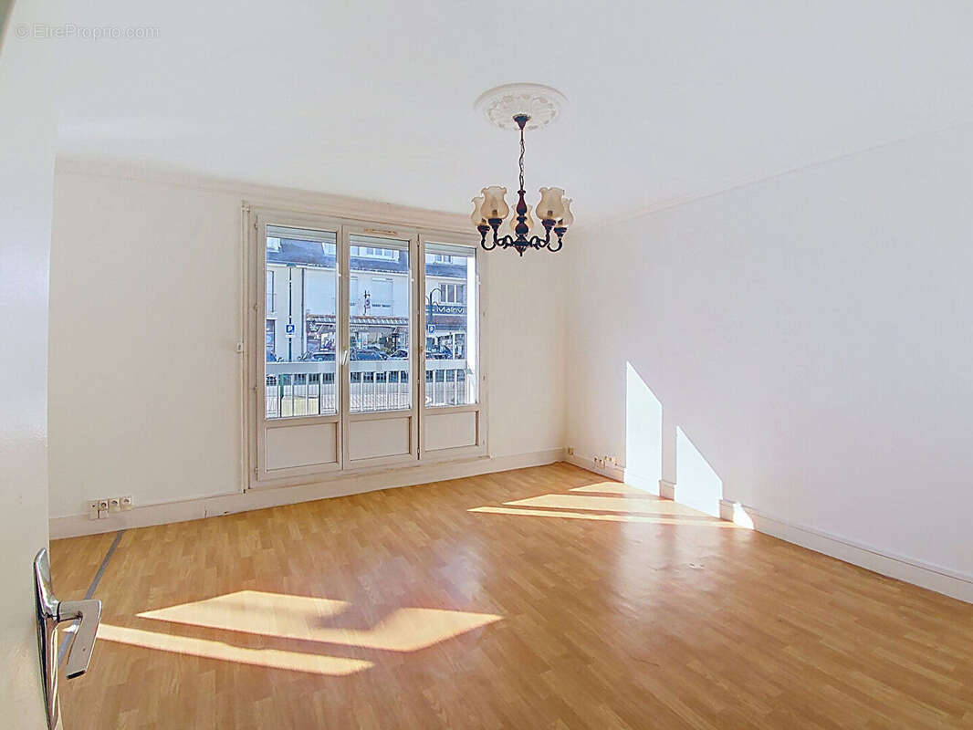 Appartement à MAINVILLIERS
