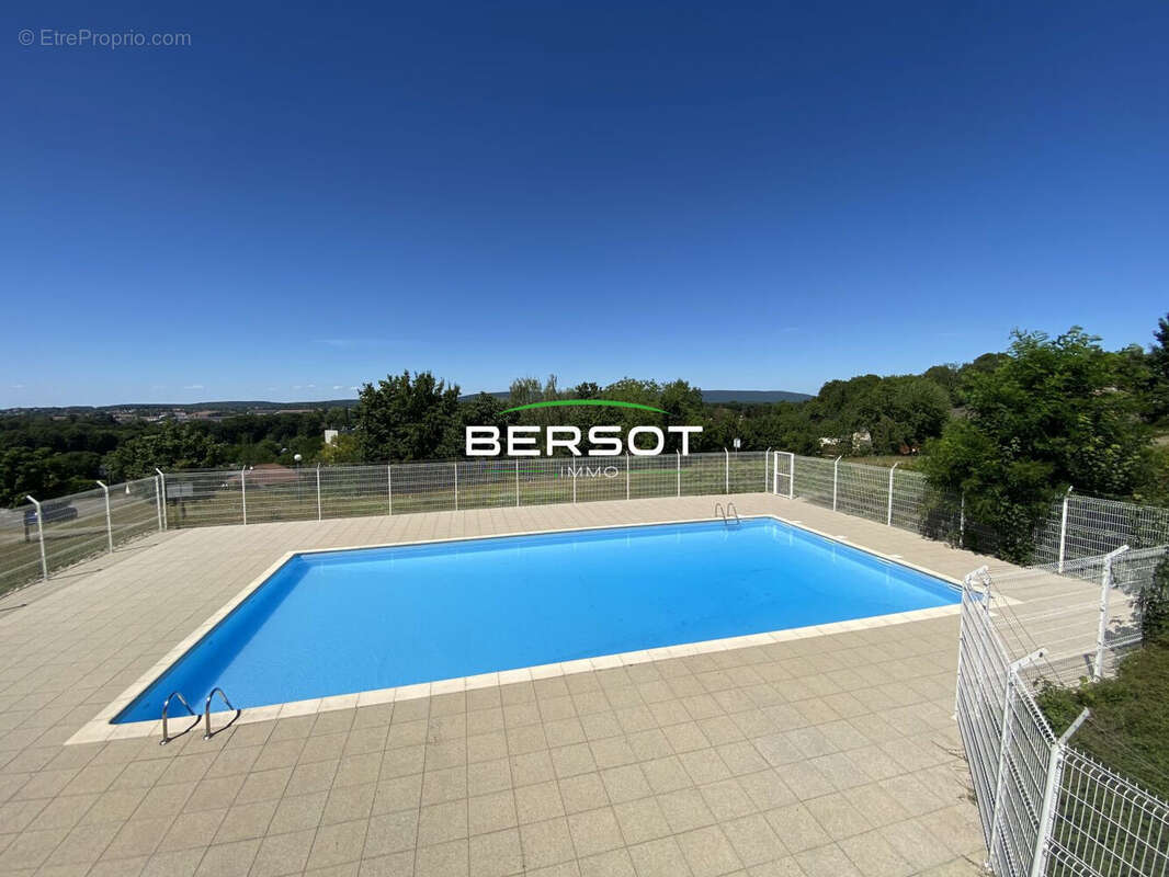 T2 avec terrasse et parking dans résidence avec piscine - Quartier Bregille Besançon - photo 8