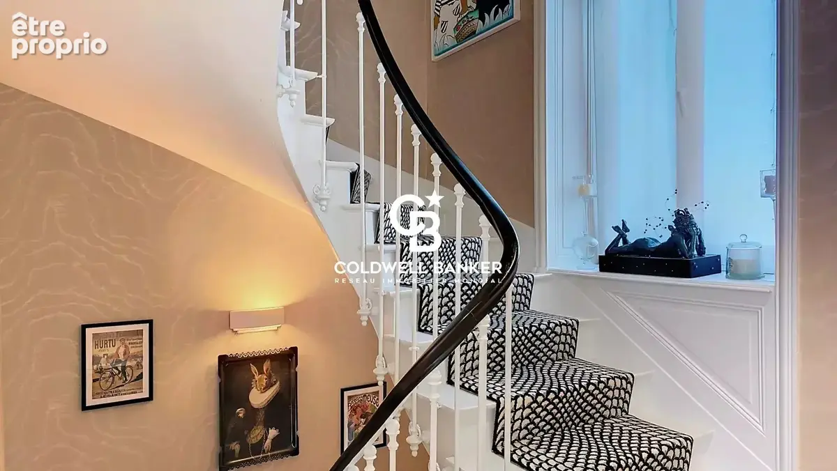 LES SABLES D'OLONNE: La Villa Flore : Signature de l'architecture balnéaire  sur le Remblai. - photo 27