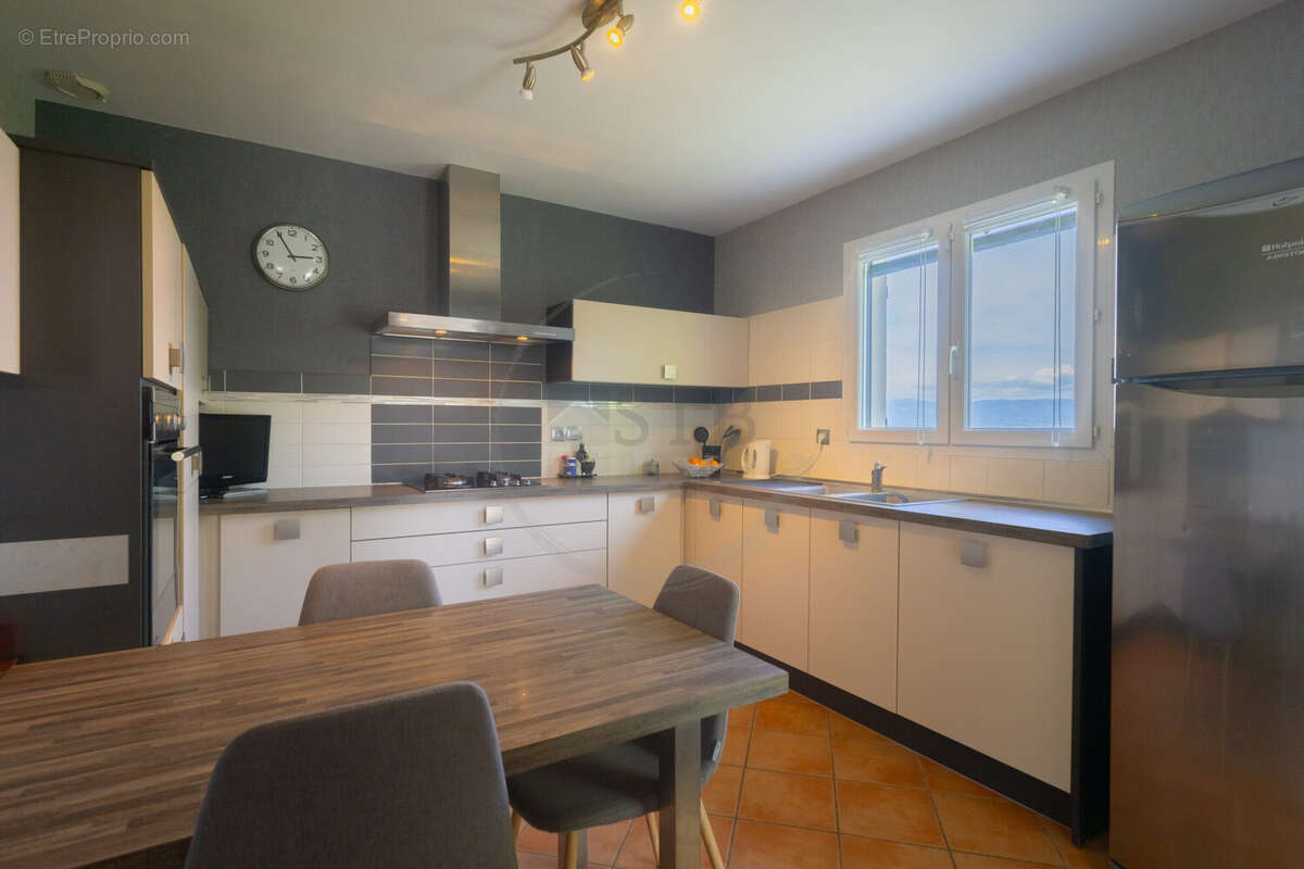 Maison à CHARMES-SUR-RHONE