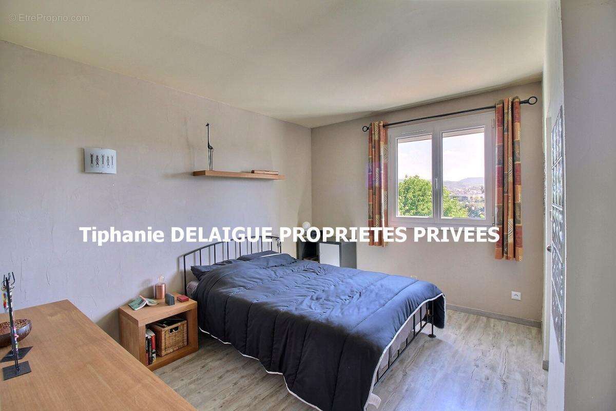 Appartement à SAINT-PRIEST-EN-JAREZ